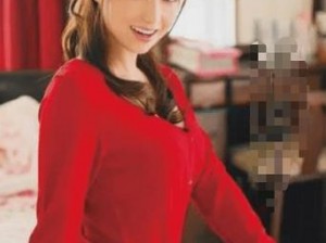 竹内纱里与黑人无码 av，日本成人影片女演员，拥有美丽的外表和迷人的身材，深受观众喜爱