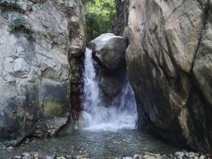 黄龙直捣溪水潺潺之美，开启自然之旅